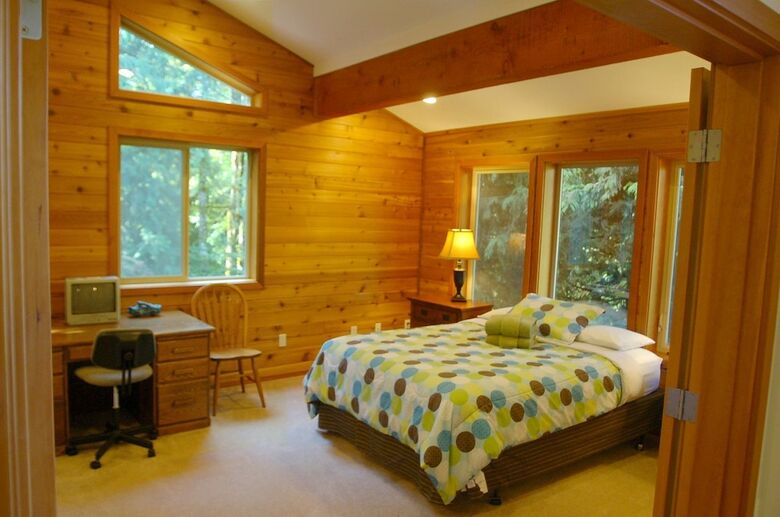 Mt. Baker Lodging Cabin 7 ? Lakefront, Sleeps 10! By Mbl