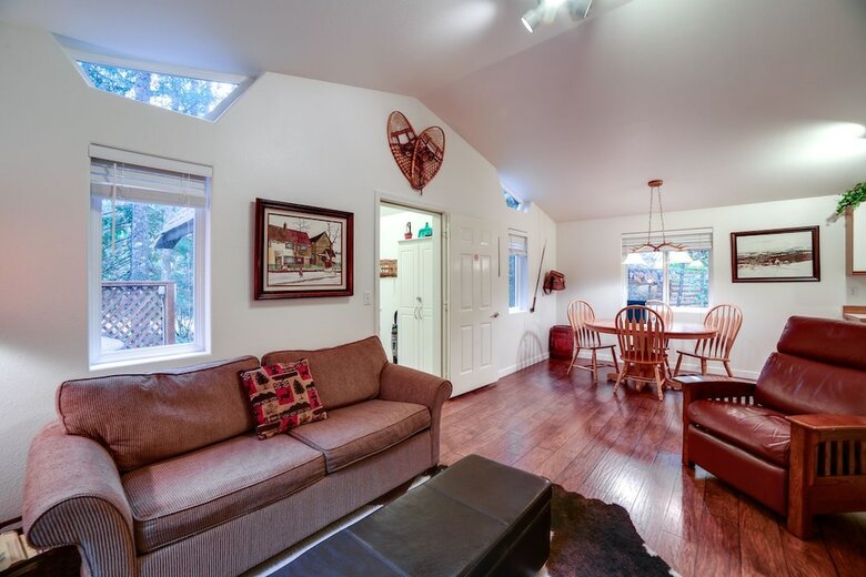 Mt. Baker Lodging Cabin 16 ? Hot Tub, Pets, Sleeps 4! By Mbl