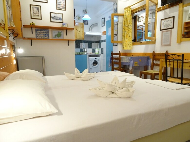 Kontaratos Studios & Apartments