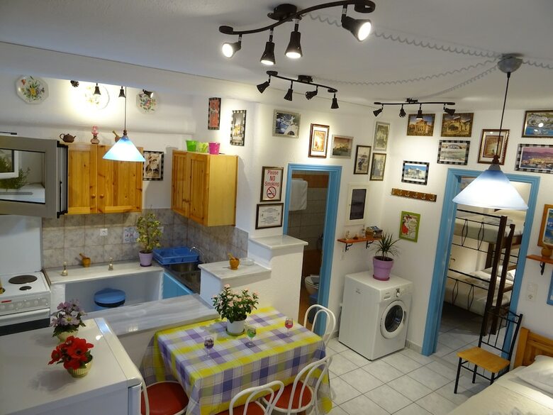 Kontaratos Studios & Apartments