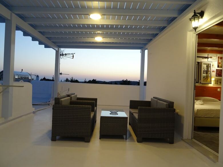Kontaratos Studios & Apartments