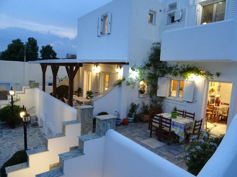 Kontaratos Studios & Apartments