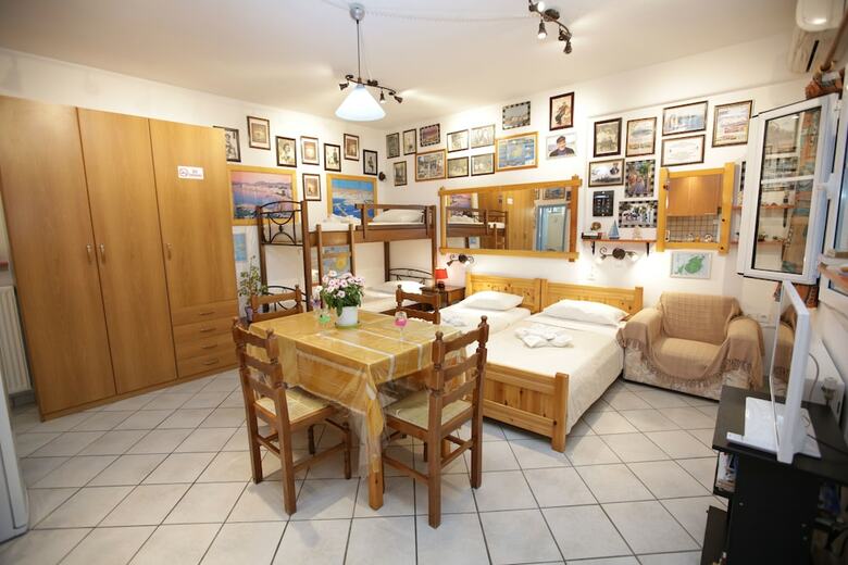 Kontaratos Studios & Apartments