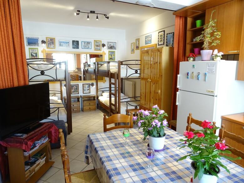 Kontaratos Studios & Apartments