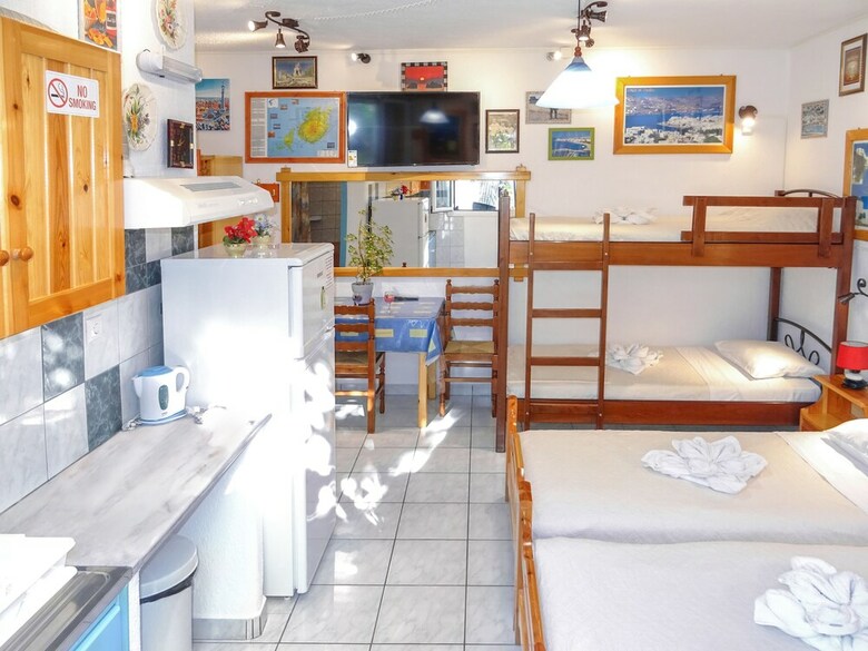 Kontaratos Studios & Apartments