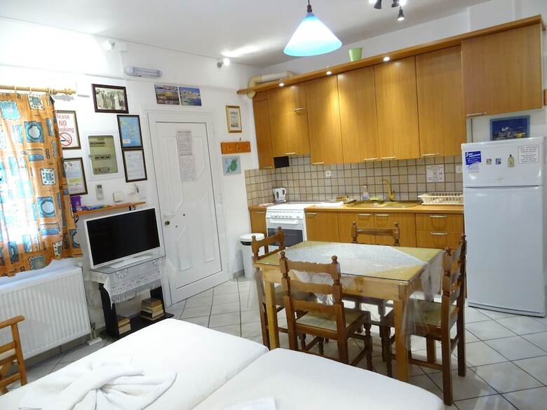 Kontaratos Studios & Apartments