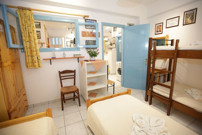 Kontaratos Studios & Apartments
