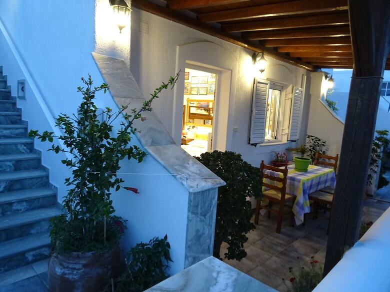 Kontaratos Studios & Apartments