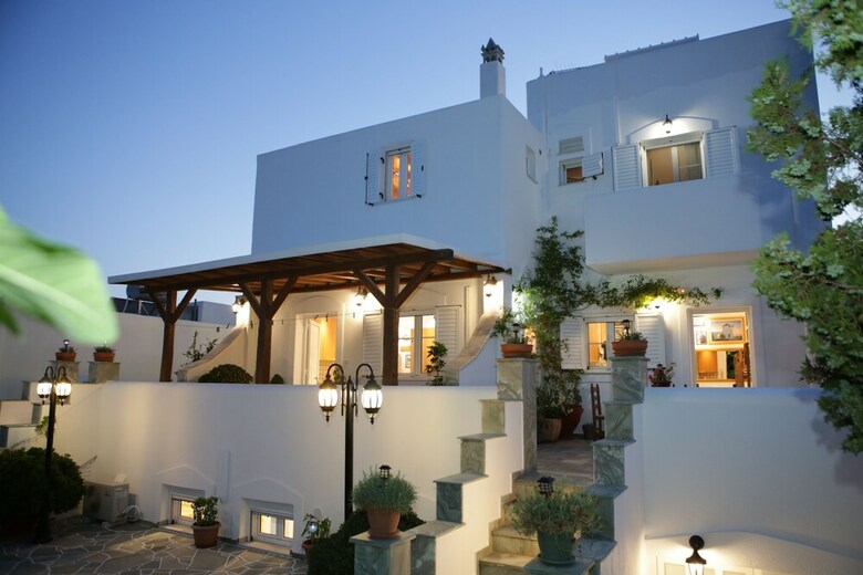 Kontaratos Studios & Apartments
