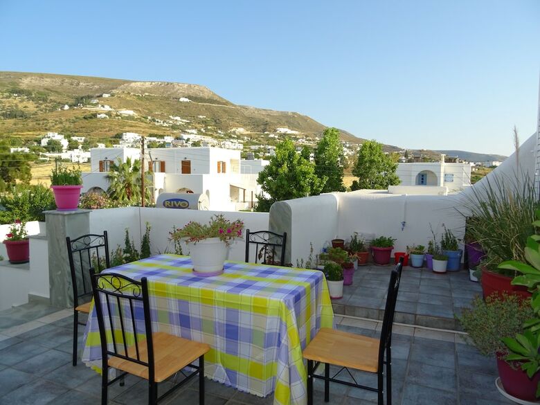 Kontaratos Studios & Apartments