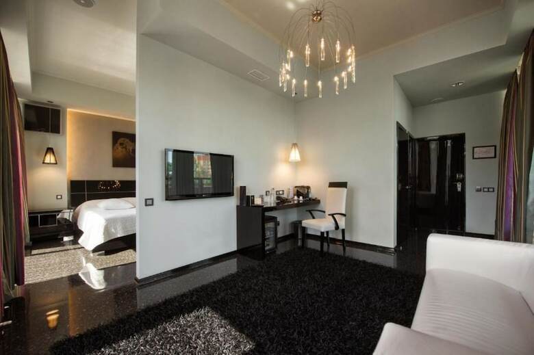 Mona Boutique Hotel