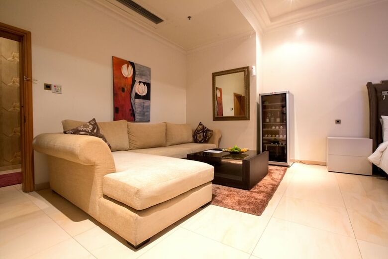 Victoria Crown Plaza Hotel