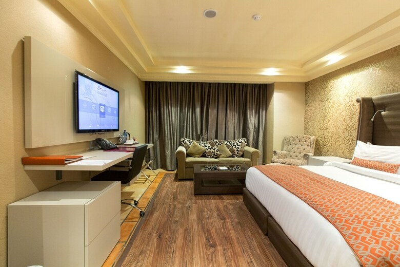 Victoria Crown Plaza Hotel