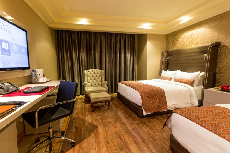 Victoria Crown Plaza Hotel