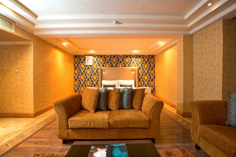 Victoria Crown Plaza Hotel