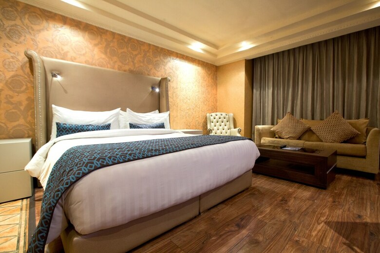 Victoria Crown Plaza Hotel