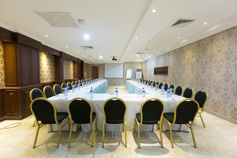 Victoria Crown Plaza Hotel