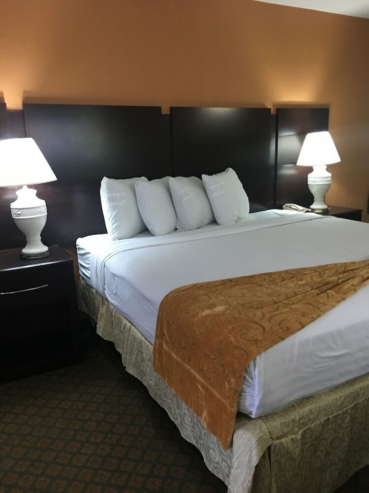 Hotel A Victory Inn - West Dearborn