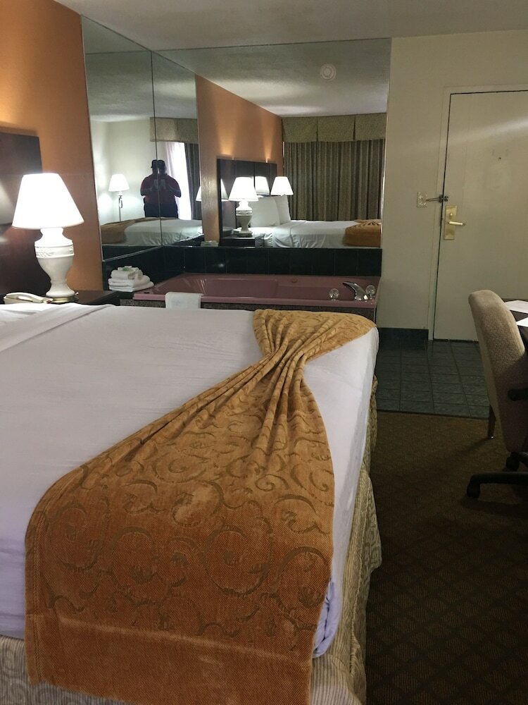 Hotel A Victory Inn - West Dearborn