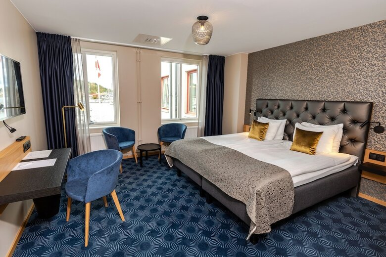 Dockyard Hotel