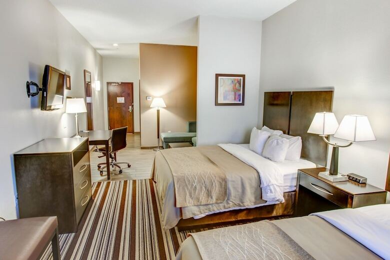 Hotel Comfort Inn & Suites