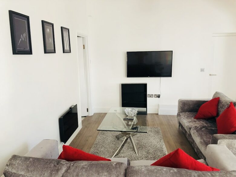 Spacious & Modern 2 Bed Apartment At Knightsbridge London