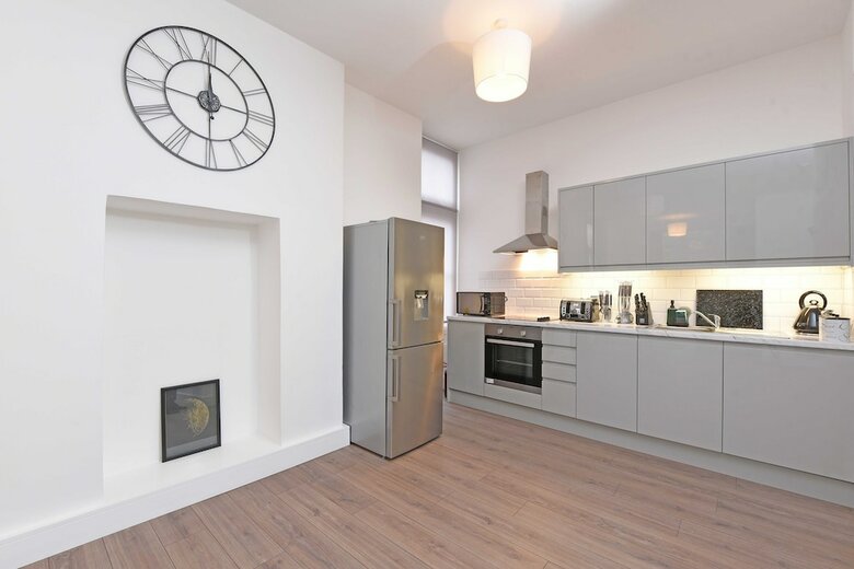 Spacious & Modern 2 Bed Apartment At Knightsbridge London