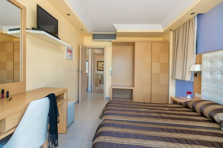 Aparthotel Ai Yannis Suites And Apartments Hotel