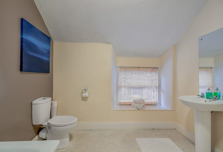 Hotel Ambleside Central - Guest House