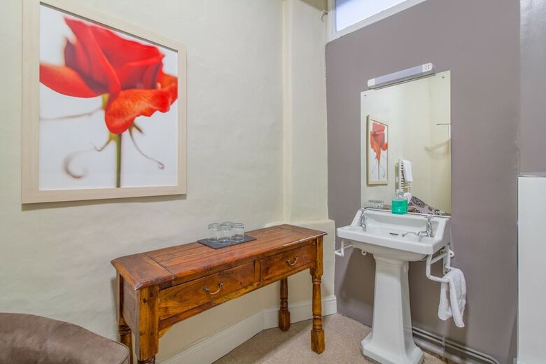 Hotel Ambleside Central - Guest House