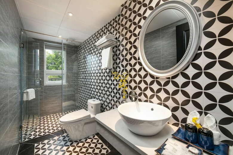 Shining Central Hotel & Spa