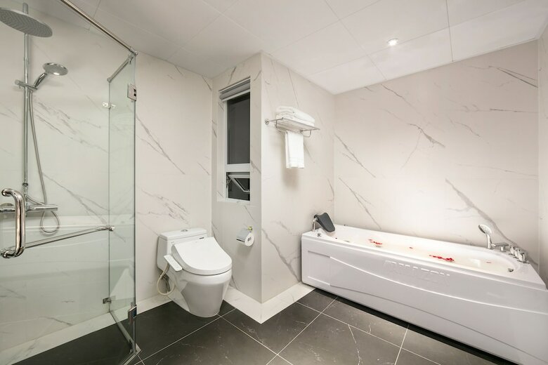 Shining Central Hotel & Spa