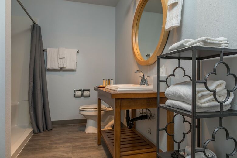 Cerulean Hotel, A Running Y Property