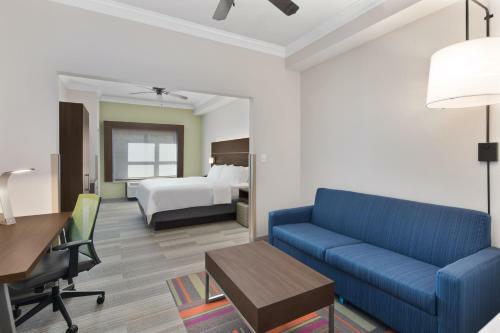 Holiday Inn Express Hotel & Suites Byron