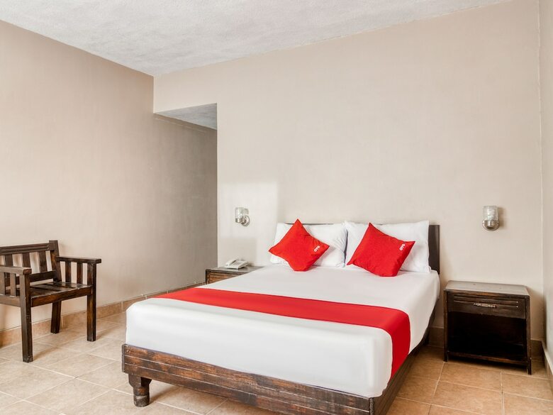 Hotel Capital O La Siesta