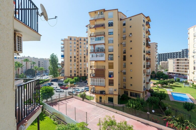 Malagasuite Playamar Beach & Pool Apartment
