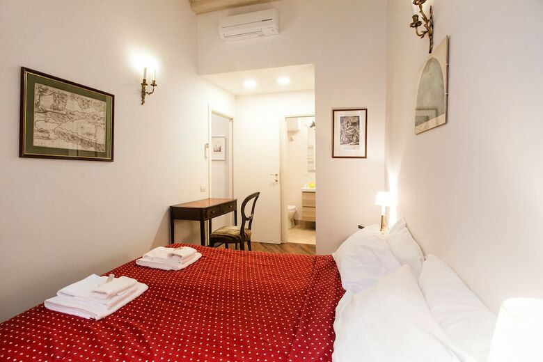 Fully Equipped Apartment In Vicolo Della Torretta