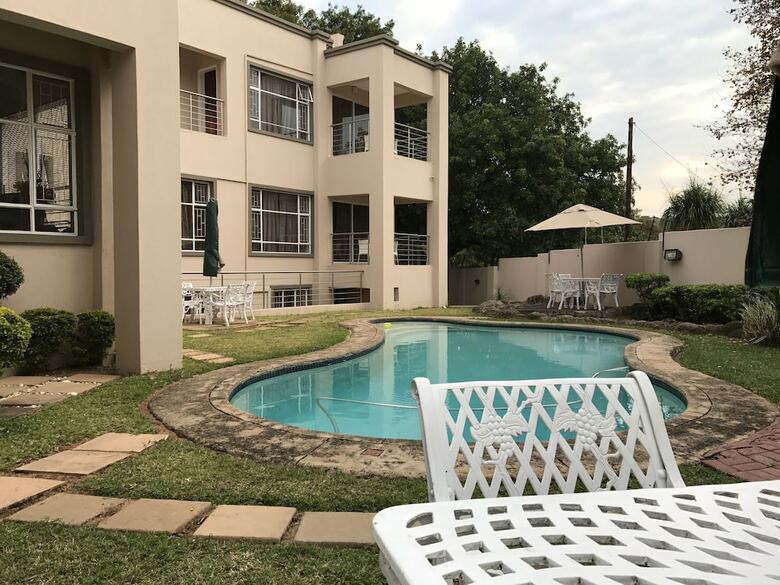 Hotel Global Village Guest House