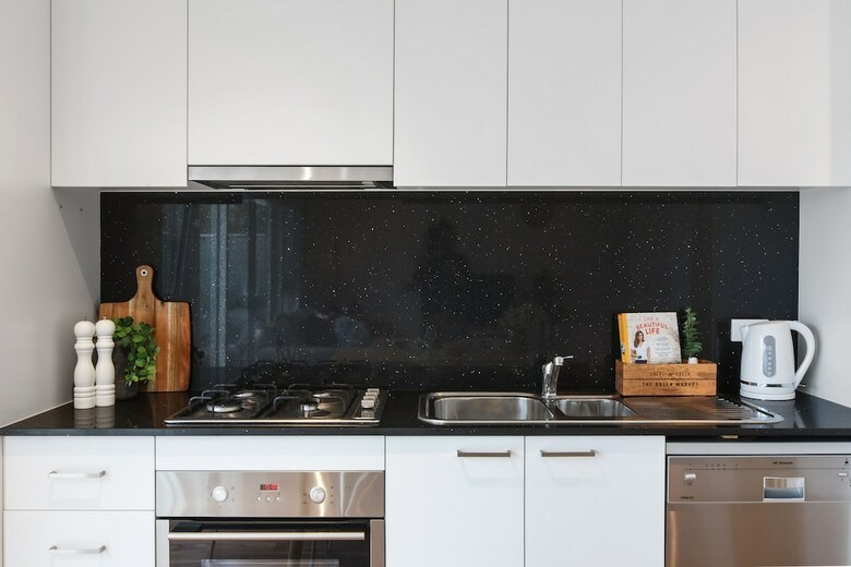 Heart Of Highett Apartment By Ready Set Host