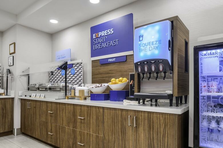 Holiday Inn Express Hotel & Suites Macon-west
