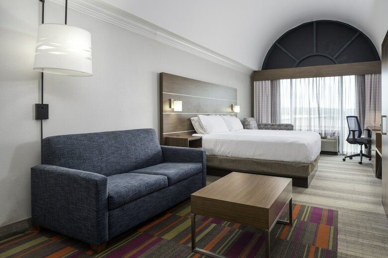 Holiday Inn Express Hotel & Suites Macon-west