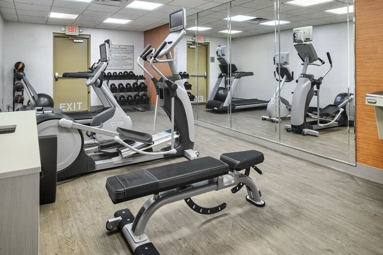 Holiday Inn Express Hotel & Suites Macon-west