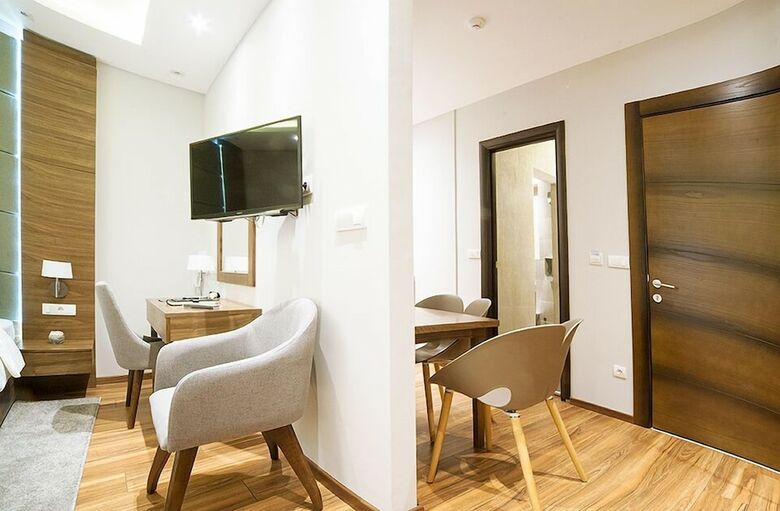 Hotel Nv Luxury Suites & Spa