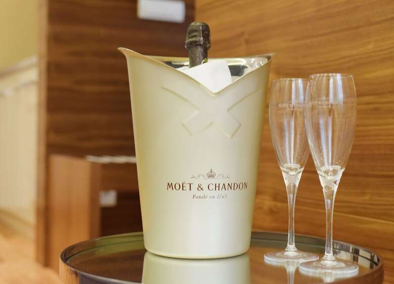 Hotel Nv Luxury Suites & Spa