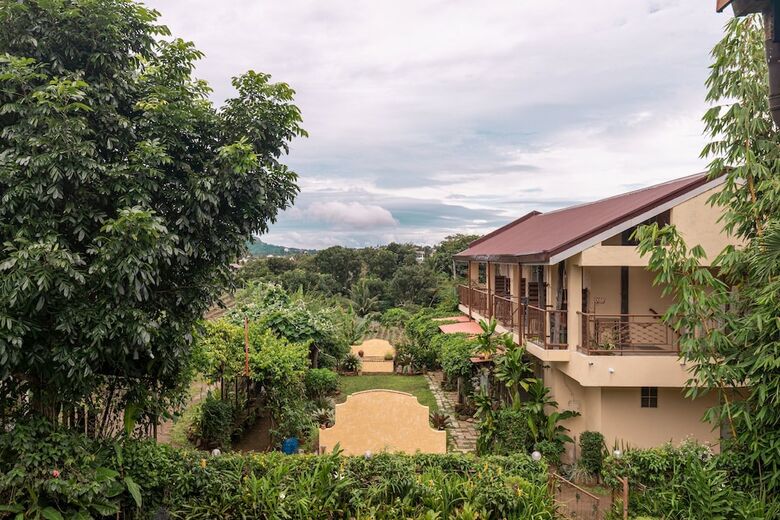 Hotel Casamara Garden Tagaytay