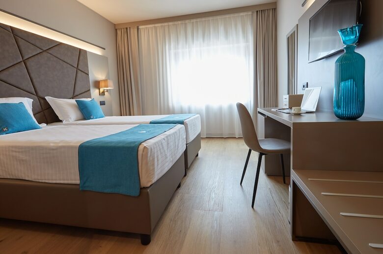 Dc Hotel International