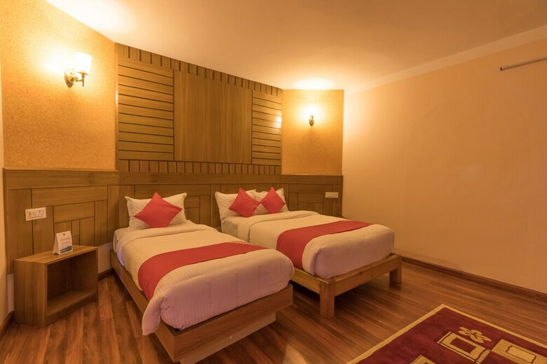Oyo 611 Hotel Everest Regency