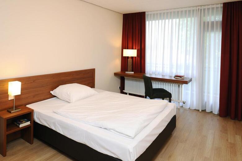 Hotel Bildungshaus St. Bernhard - Wohnen Und Tagen