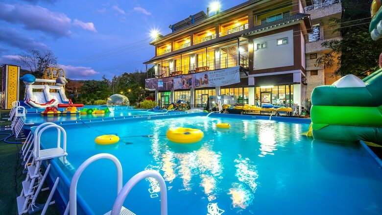 Gapyeong Saeyeon Caravan - Glamping