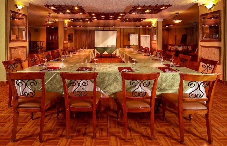 Hotel Adham Compound